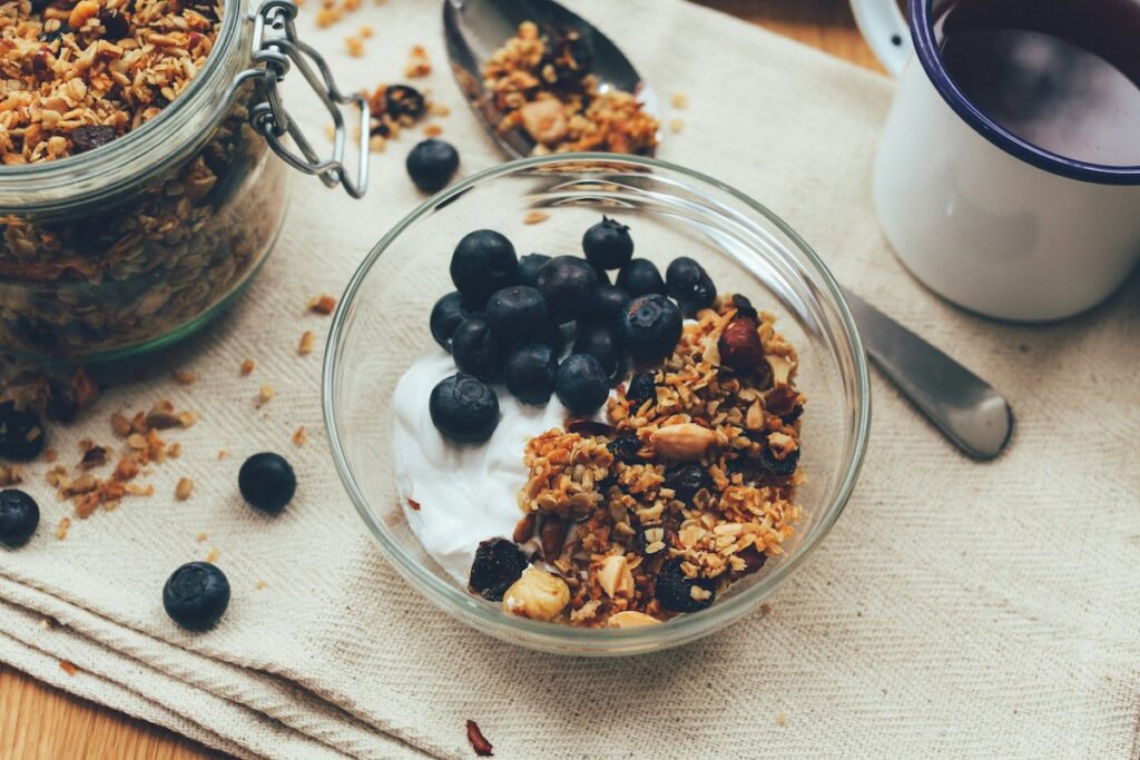 yogurt parfait for athlete breakfast